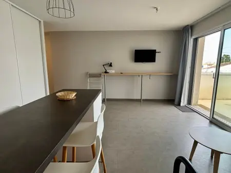Appartement avec balcon, 1 chambre, piscine, jacuzzi, parking privé, accès direct plage et commerces - Photo 11