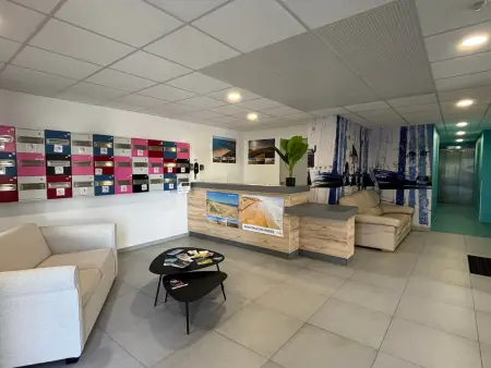 Appartement avec balcon, 1 chambre, piscine, jacuzzi, parking privé, accès direct plage et commerces - Photo 18