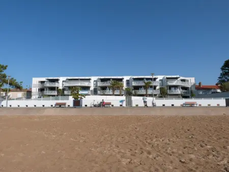 Appartement avec balcon, 1 chambre, piscine, jacuzzi, parking privé, accès direct plage et commerces - Photo 26