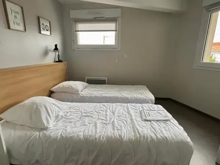 Appartement PMR avec balcon, 2 chambres, accès direct plage, piscine, parking sécurisé - La Tranche-sur-Mer - Photo 16