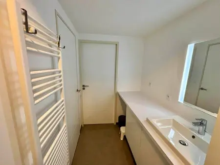 Appartement 2 chambres, balcon, piscine chauffée, accès plage, animaux admis, parking - Photo 9