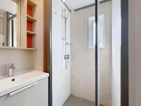 Mobil-home confort 6 pers, 3 ch, pisc chauffée, à 200m plage Jullouville - Photo 9