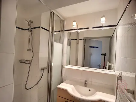 Charmant F2 avec Balcons, Proche Thermes, Animaux Acceptés, Wifi, Ascenseur, Parking Gratuit - Photo 11