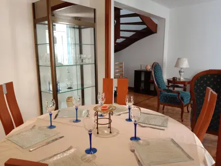 Maison rénovée proche Vichy : 3 chambres, cour fermée, tout inclus, idéal curistes et activités naturelles - Photo 1