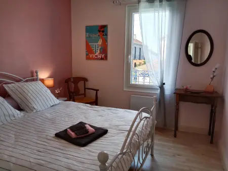 Maison rénovée proche Vichy : 3 chambres, cour fermée, tout inclus, idéal curistes et activités naturelles - Photo 3