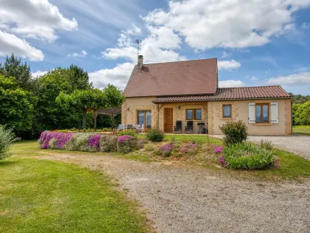 Maison paisible à Saint-Vincent-le-Paluel avec grand jardin - Photo 1