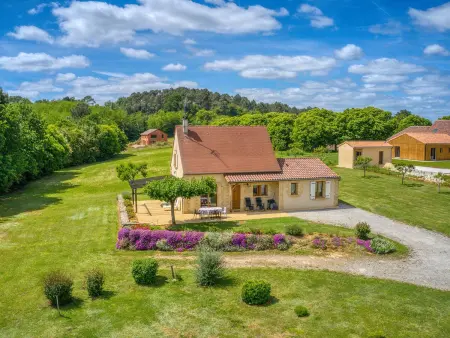 Maison paisible à Saint-Vincent-le-Paluel avec grand jardin - Photo 2