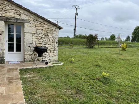 Chai de charme avec jacuzzi privatif, jardin clos et WiFi - Photo 9