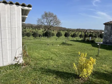 Chai de charme avec jacuzzi privatif, jardin clos et WiFi - Photo 10