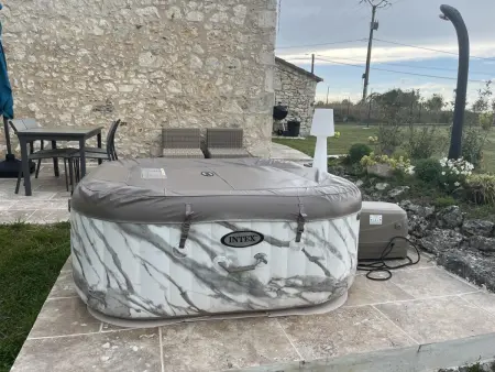 Chai de charme avec jacuzzi privatif, jardin clos et WiFi - Photo 12