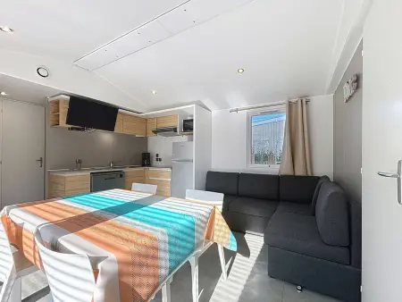Mobil-home tout confort près de la plage avec piscine chauffée, 3 chambres, terrasse et parking - Photo 3