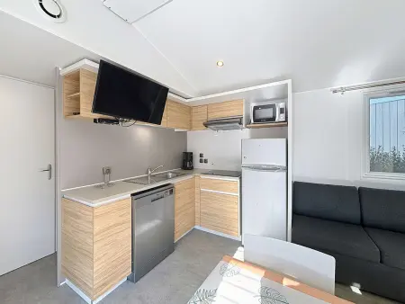 Mobil-home tout confort près de la plage avec piscine chauffée, 3 chambres, terrasse et parking - Photo 4