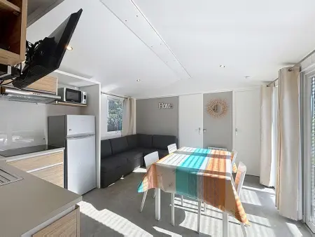 Mobil-home tout confort près de la plage avec piscine chauffée, 3 chambres, terrasse et parking - Photo 5