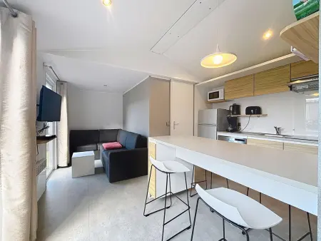 Mobil-home Confort 2 chambres, Piscine chauffée, 200 m de la plage, Parking et Wi-Fi inclus - Photo 1