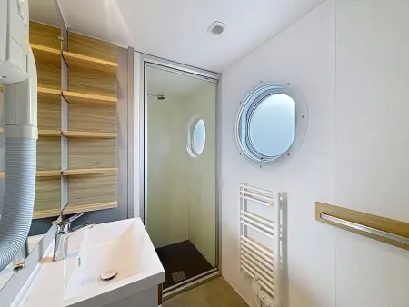 Mobil-home Confort 2 chambres, Piscine chauffée, 200 m de la plage, Parking et Wi-Fi inclus - Photo 8