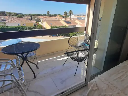 Studio rénové climatisé avec piscine, parking inclus, à Agde - Photo 1