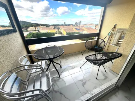 Studio rénové climatisé avec piscine, parking inclus, à Agde - Photo 2