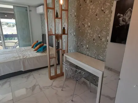 Studio rénové climatisé avec piscine, parking inclus, à Agde - Photo 8