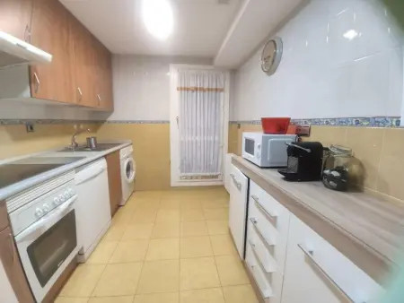 Appartement Confortable à Jaca avec Terrasse Privée, Piscine et Garage - Photo 2