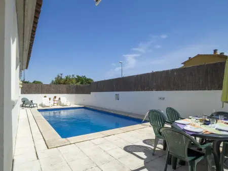 Maison de plain-pied avec piscine privée, 1500m de la plage, climatisation, Wi-Fi et parking inclus - Photo 1