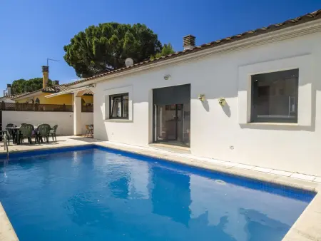 Maison de plain-pied avec piscine privée, 1500m de la plage, climatisation, Wi-Fi et parking inclus - Photo 3