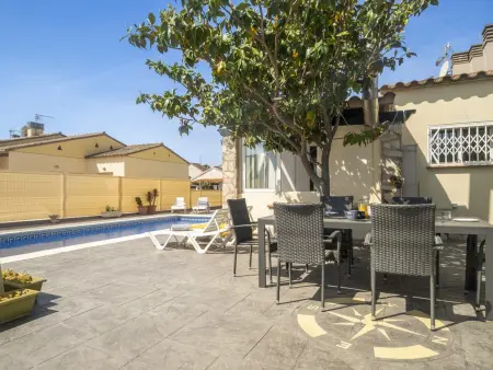 Maison mitoyenne avec piscine privée et Wi-Fi, Gite 6 personnes à L'Escala - Photo 3