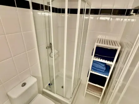 Spacieux rez-de-chaussée avec jardin privé, piscine, parking et proche plage de Pals - Photo 9