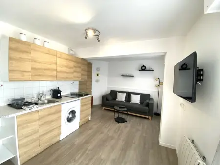 Appartement rénové près de la plage avec wifi, jardin, parking, et garage - Photo 1