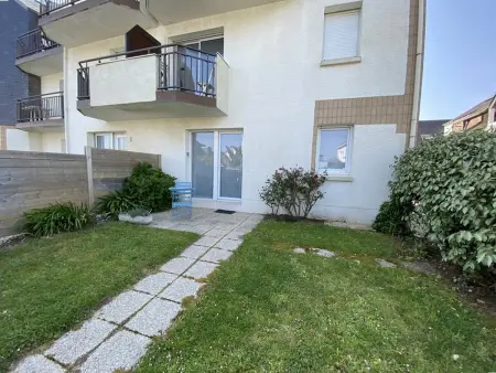 Appartement rénové près de la plage avec wifi, jardin, parking, et garage - Photo 16