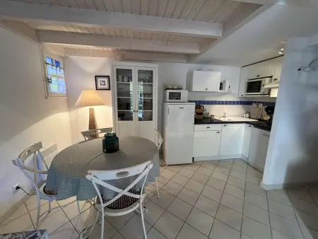 Petite maison proche de l'océan avec piscine chauffée, jardin privé et parking - St Hilaire de Riez - Photo 4
