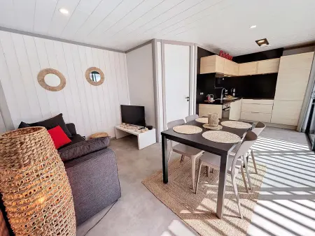 Chalet cozy à Jullouville - 4 pers, piscine chauffée, proche plage et commerces - Photo 2