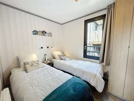 Chalet cozy à Jullouville - 4 pers, piscine chauffée, proche plage et commerces - Photo 12