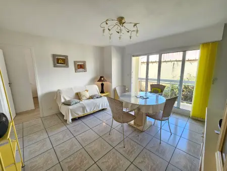Appartement Centre-Ville Calme avec Balcon et Garage - Saint-Georges-de-Didonne - Photo 1