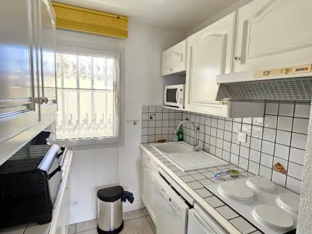 Appartement Centre-Ville Calme avec Balcon et Garage - Saint-Georges-de-Didonne - Photo 2