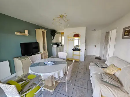 Appartement Centre-Ville Calme avec Balcon et Garage - Saint-Georges-de-Didonne - Photo 3