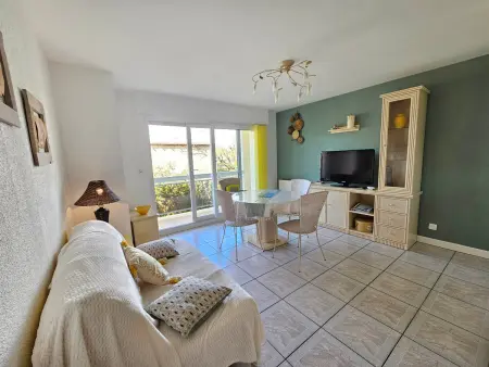 Appartement Centre-Ville Calme avec Balcon et Garage - Saint-Georges-de-Didonne - Photo 9