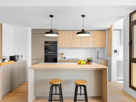Appartement élégant avec clim, Wi-Fi, parking, à 10 min de la plage - Photo 3