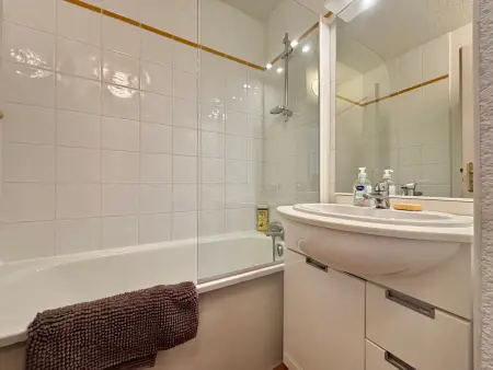 Appartement cosy au pied des pistes avec piscine et animaux admis - Photo 13
