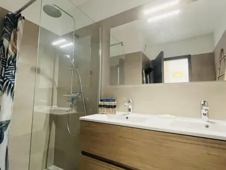 Appartement Climatisé avec 2 Terrasses et Parking à 200m de la Plage - Photo 5