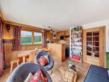 Appartement Mont Blanc : 2 chambres, terrasse, parking et équipements modernes - Photo 1