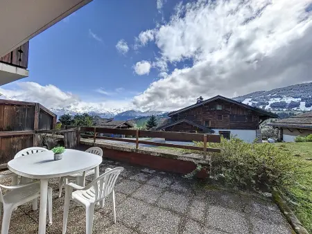 Appartement Mont Blanc : 2 chambres, terrasse, parking et équipements modernes - Photo 3
