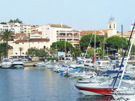 Mazet climatisé avec jardin, piscine privée et proche mer, 3 pièces, 6 couchages à Sainte-Maxime - Photo 13