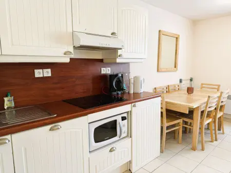 Bel appartement à 100 m de la plage à Fouesnant avec piscine chauffée, pour 4 personnes - Photo 4