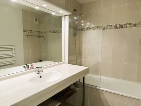 Bel appartement à 100 m de la plage à Fouesnant avec piscine chauffée, pour 4 personnes - Photo 8