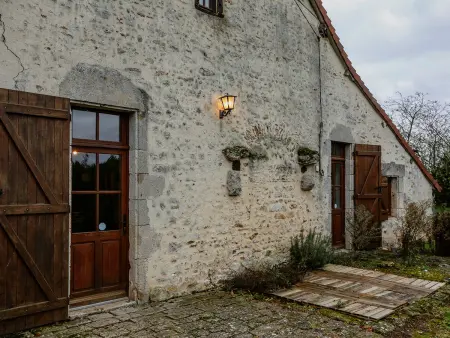 Maison restaurée avec jardin près de Vendôme, 3 chambres, cheminée, BBQ, internet, animaux acceptés - Photo 2