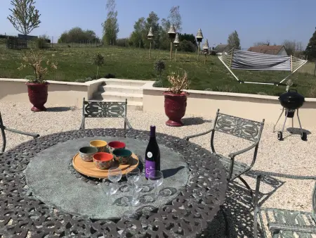 Gîte familial de plain-pied avec grande terrasse, jardin clos et équipements complets à Vallières-les-Grandes - Photo 18